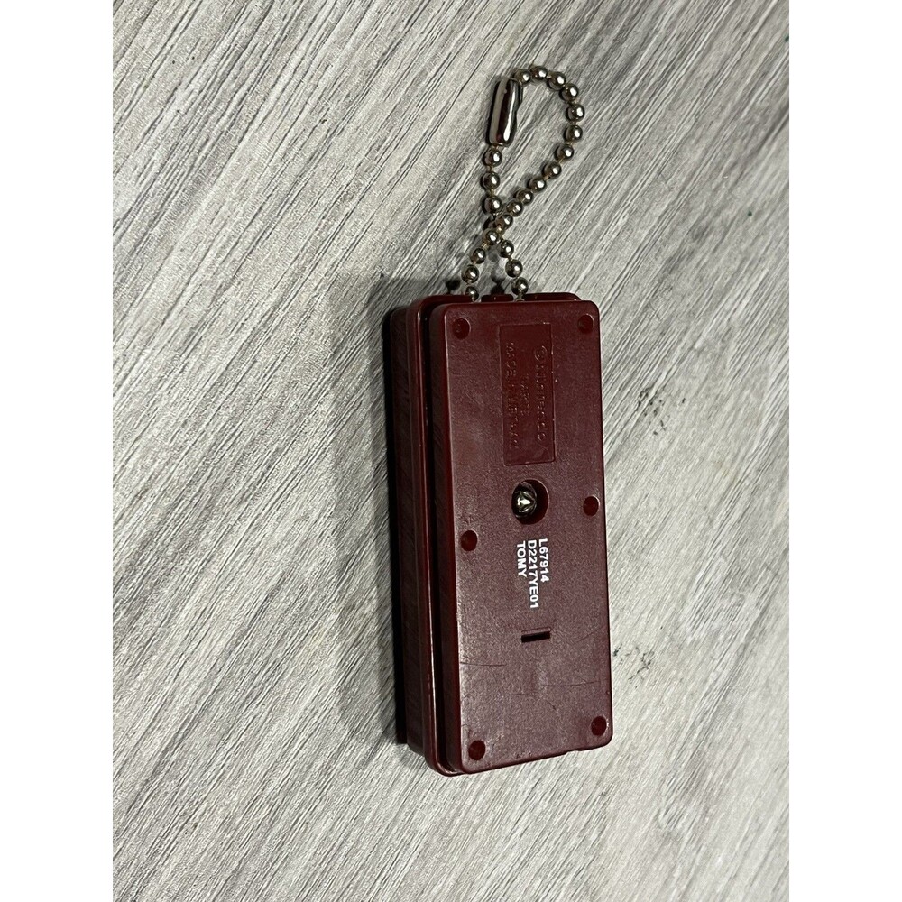 Nintendo Famicom Controller Keychain - Picture 2 of 4